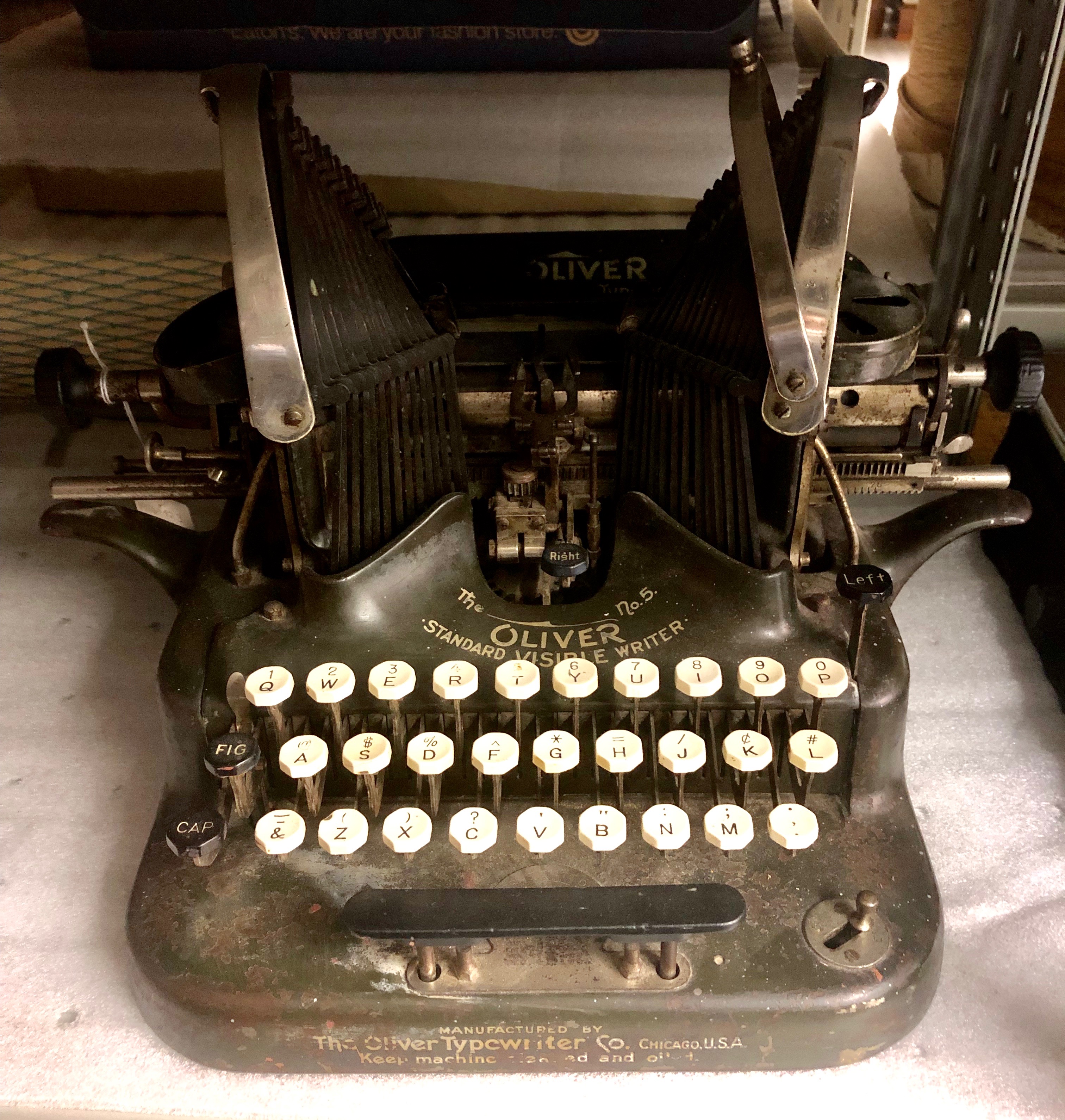 Discover the First Visible Typewriter: A 1913 Innovation